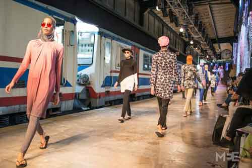 Models on the catwalk for Turkish designer Mayovera, one of the hundreds of modest fashion brands in the country (MEE/Emanuele Satolli)