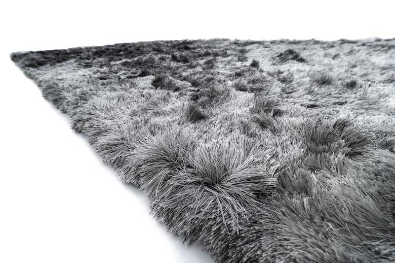 AIRY HIGH-PILE RUG WITH SOFT COLOUR GRADIENT