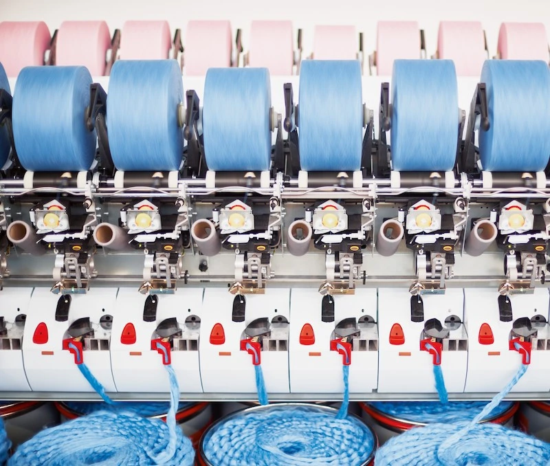 bd 8 semi-automatic rotor-spinning machine for producing yarns from recycled fibres.