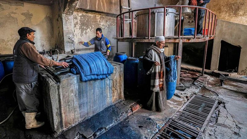 threads are dyed at the kahhal looms hand-made rugs cairo