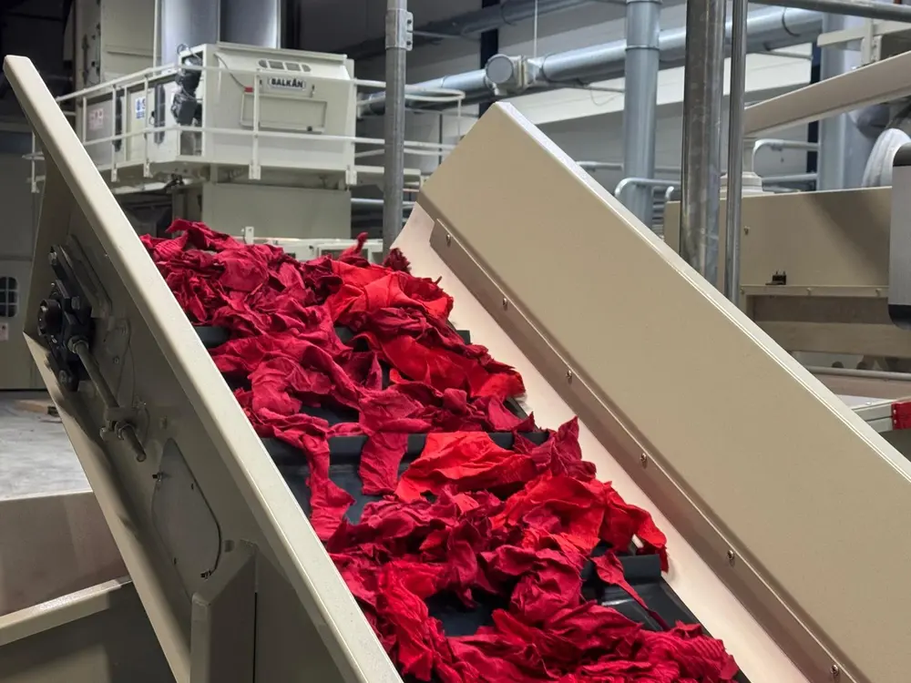 Brightfiber Textiles Opens Revolutionary Clothing-to-Clothing Recycling Factory in Amsterdam