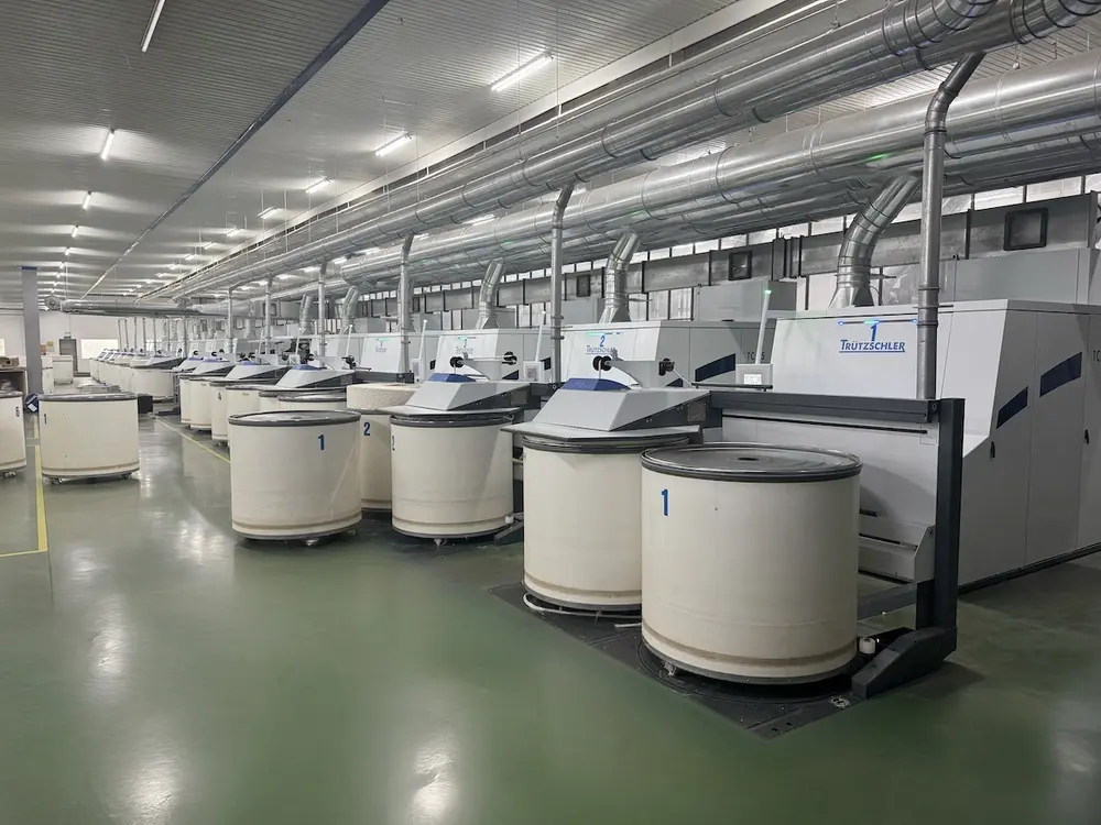 Traly operates numerous Trützschler carding machines. Recently, the TC 19i completed Tra Ly’s portfolio.