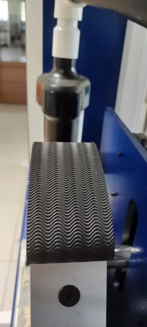 Machine-made carpet pile shedding test device developed in Iran based on ISO 12951 standard