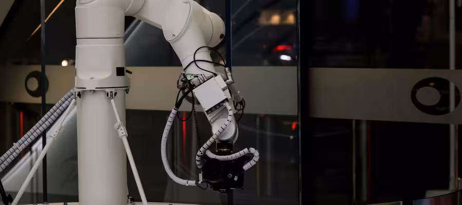 Robotic Arm in Modern Industrial Setting