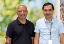 Sapphire Textile Mills Confirms Autocoro 11 Success and Plans Further Rotor-Spinning Investment Saurer and Sapphire Textile Mills discuss Autocoro 11 rotor spinning investment in Übach-Palenberg Germany