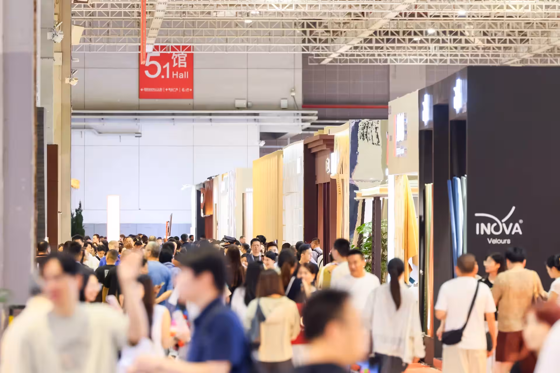 Crowds at Intertextile Shanghai Home Textiles Autumn Edition 2026 across more than 100,000 sqm of exhibition space